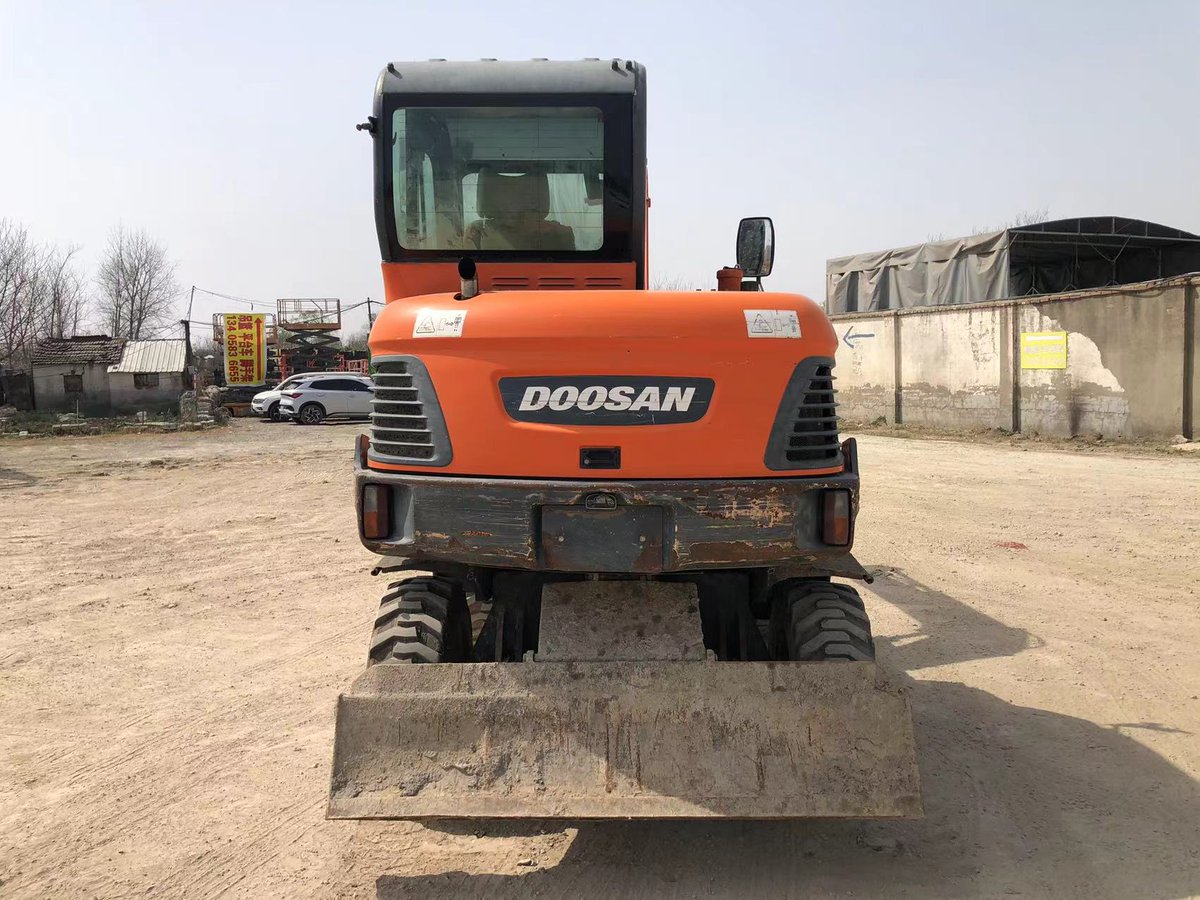 sinoloader's tweet image. i have doosan used wheel excavators,china top brand,korean made,very good machine...thanks.