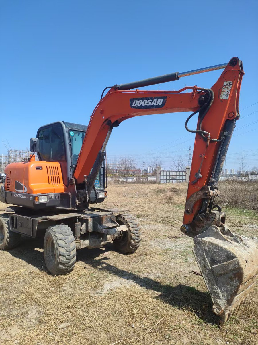 sinoloader's tweet image. i have doosan used wheel excavators,china top brand,korean made,very good machine...thanks.