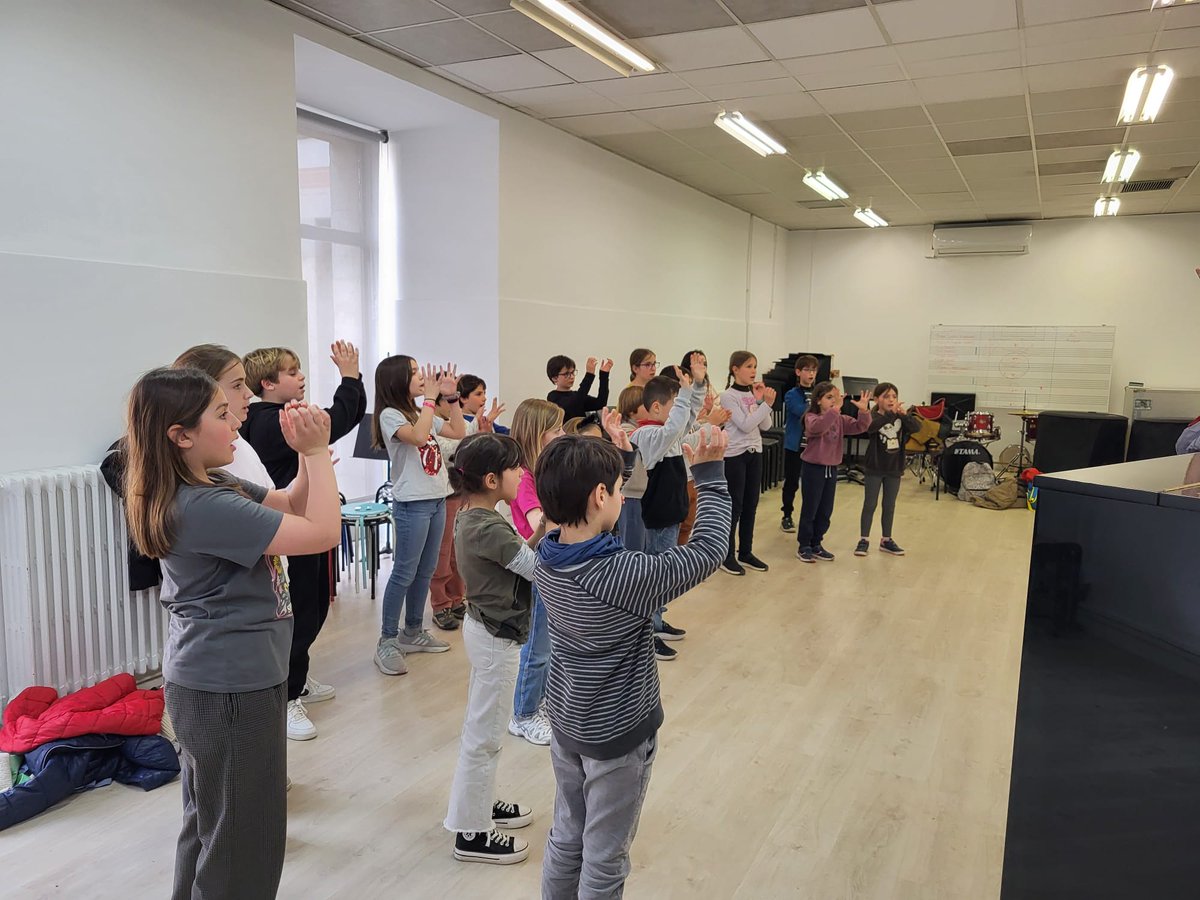 conservatorigi (@conservatorigi) on Twitter photo El Conservatori ha acollit la 58a Trobada del <a href="/coralsinfantils/">Secretariat de Corals Infantils de Catalunya</a> que ha culminat amb un gran concert a <a href="/LaMerceGirona/">La Mercè Girona</a> . El Cor Vivace també hi ha participat. Quina gran experiència!
#trobadaSCIC <a href="/DiputacioGirona/">Diputació de Girona</a> El Conservatori ha acollit la 58a Trobada del <a href="/coralsinfantils/">Secretariat de Corals Infantils de Catalunya</a> que ha culminat amb un gran concert a <a href="/LaMerceGirona/">La Mercè Girona</a> . El Cor Vivace també hi ha participat. Quina gran experiència!
#trobadaSCIC <a href="/DiputacioGirona/">Diputació de Girona</a>
