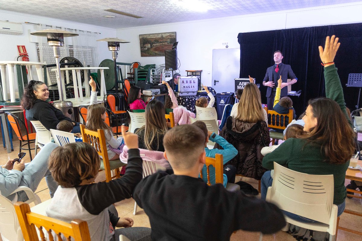 ✨Arrancamos la semana con las imágenes del espectáculo de magia de este fin de semana en Los Camachos.

<a href="/abelmagia/">Abelmagia</a> sorprendió a pequeños y mayores con este show, incluido en nuestro programa Cultura Cercana en barrios y diputaciones de #Cartagena.

🌐cultura.cartagena.es