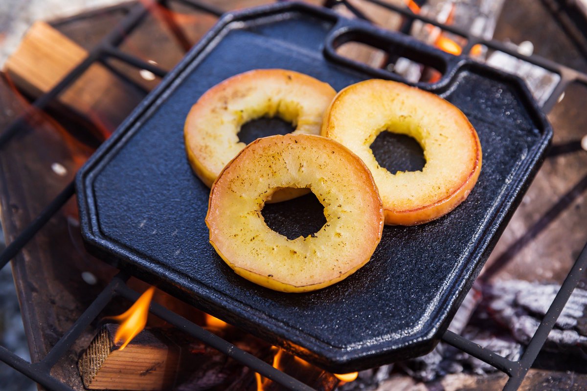 umecyu_com's tweet photo. この間作ったフレンチトーストに添えてた焼きりんご🍎
InstagramのDMで焼きりんご🍎への反響が🥹👏
キッチン覗いてみて👀

りんごがあったら一回焼いて食べてみてほしい🥹🍎 https://t.co/4WLsLlkXaN