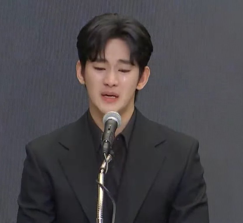 สรุป 1

#คิมซูฮยอน :  ก่อนอื่นต้องกล่าวคำว่า “ขอโทษ” เพราะทุกคนต้องทนทุกข์ทรมาน รู้สึกแย่ และผมรู้สึกเหมือนผู้ล่วงลับอย่าง แซรน ไม่สามารถพักผ่อนอย่างสงบสุขได้ ซึ่งทําให้ผมรู้สึกแย่มาก

#KimSaeron #kimsoohyun #คิมแซรน