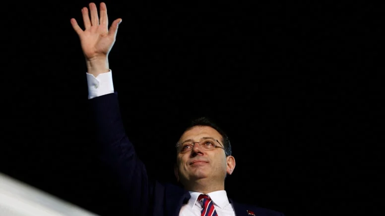 İBB soruşturmasında seri tutuklama yapmayıp 8 kişiyi adli kontrolle serbest bırakan tek hakim U.Y.'nin görevden alındığı ortaya çıktı.

Hakimin kararında dosyada tutuklamaya yeter delil olmadığını belirttiği öğrenildi. (Sözcü)