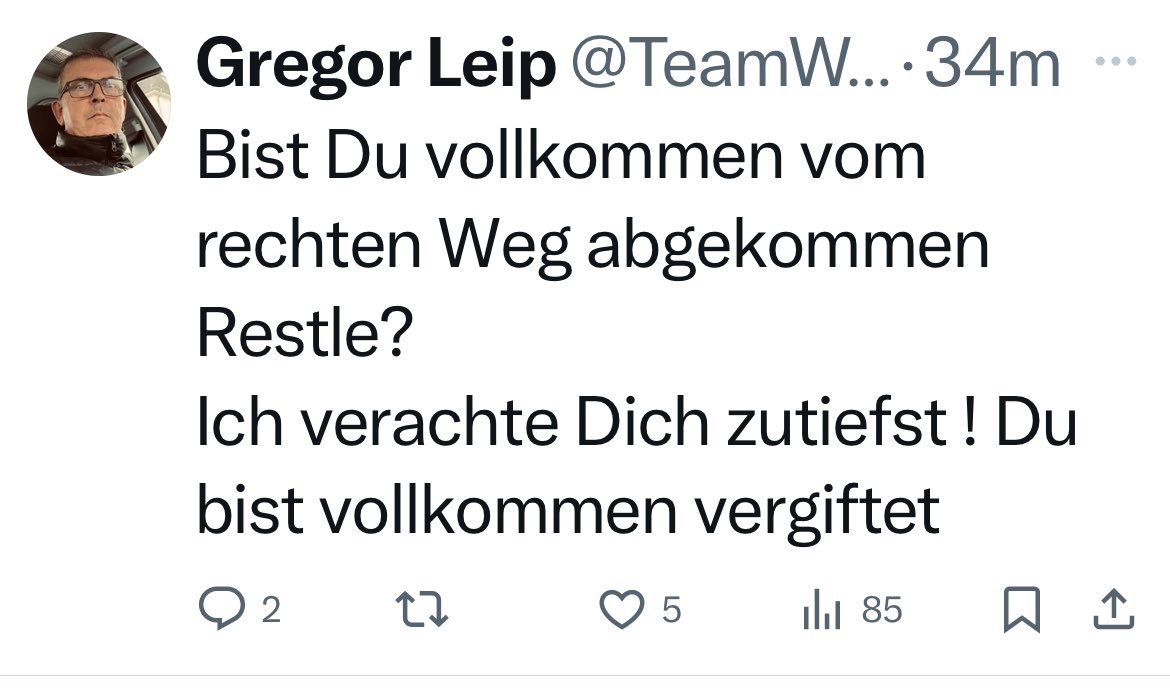 Wir berichten über ein 12-jähriges Mädchen, das Opfer rassistischer Gewalt geworden ist. So reagieren Leute auf X.