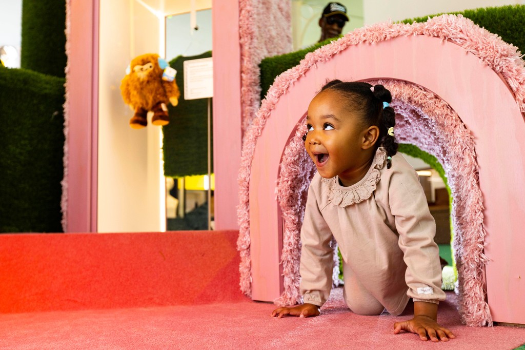 Could your museum be the next winner of the #FamilyFriendlyMuseum Award?

Whether you're large or small, have multiple teams or are volunteer run - if you're committed to making families feel welcomed &amp; inspired on their visit, we'd love to hear more.

kidsinmuseums.org.uk/what-we-do/fam…
