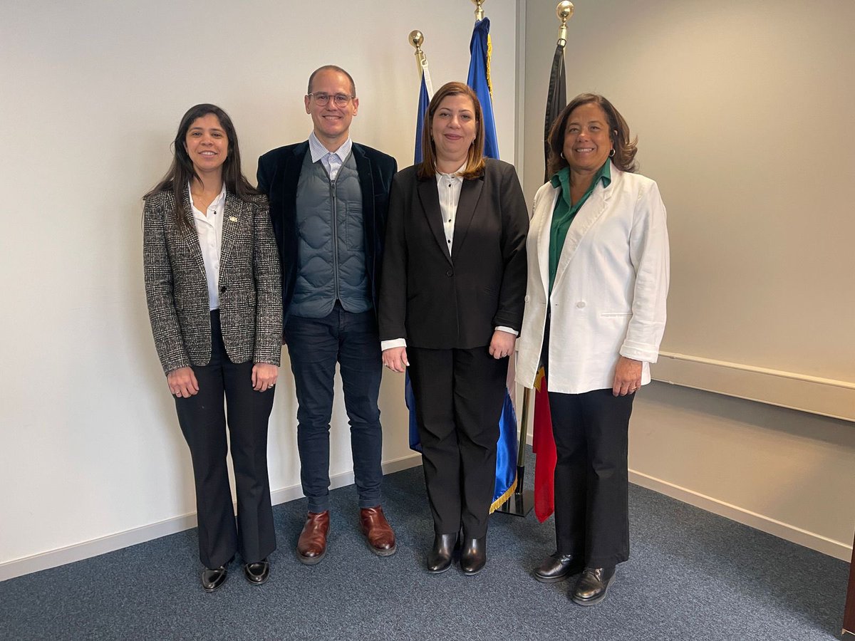 Más conexiones aéreas para✈️

La Embajadora Cedano recibió al Sr. Jan Philipp de Euroairlines, interesado en explorar nuevas rutas hacia RD. Junto a @GoDomRep_BE, reafirmamos nuestro compromiso con una mayor conectividad entre Europa y nuestro país.
🌍🤝🇩🇴 #Turismo #RDenBélgica