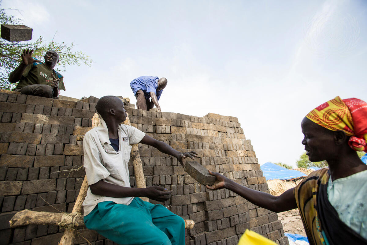 UNDPCrisis's tweet photo. Disarmament, Demobilization &amp; Reintegration (#DDR) is vital for peace. 

For 20 years, @UN has contributed to ex-combatants rebuilding their lives, ensuring weapons are laid down. 

A safer world is possible—if we invest in peace. #DDR20

Discover more 👉 https://t.co/P0vDLfs5TR https://t.co/Dc5EFocMSx