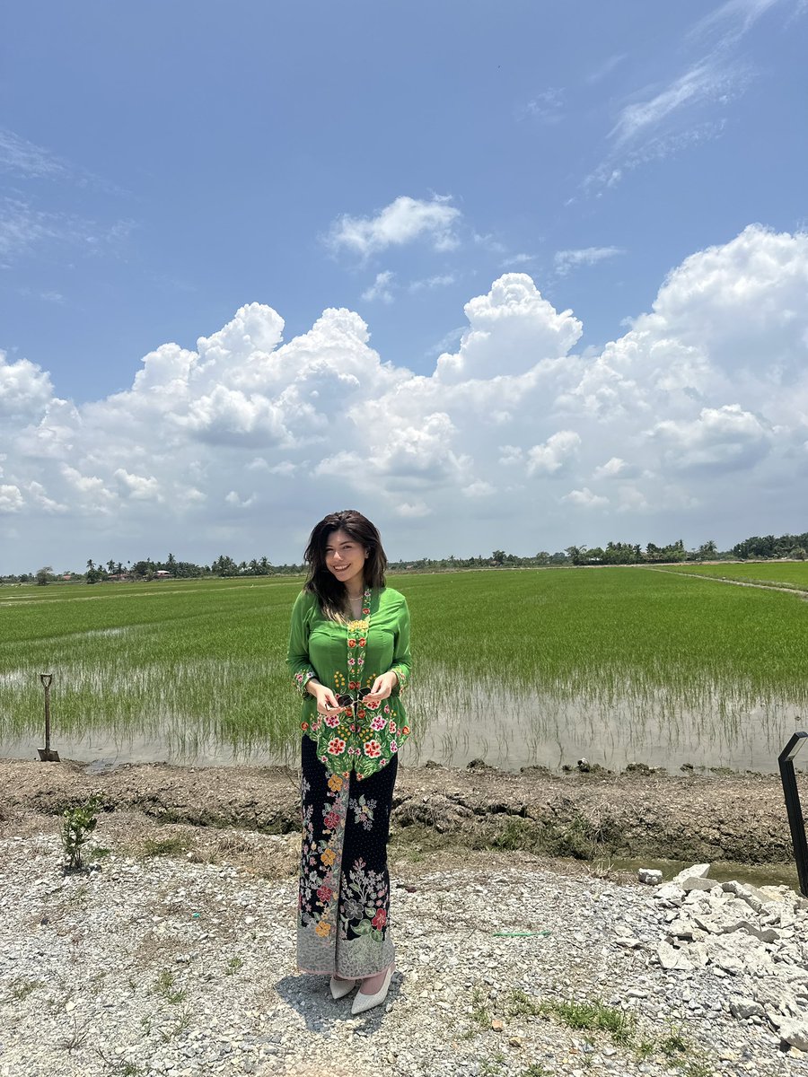 elfucir's tweet photo. Selamat Hari Raya 🤍 https://t.co/H1cDQ48Rzm
