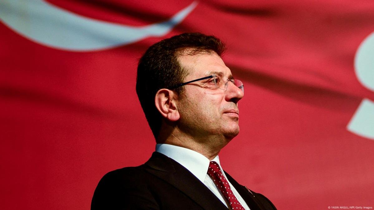 İmamoğlu'nun da tutuklandığı İBB soruşturmasında 8 kişiyi adli kontrolle serbest bırakan hakim hakkında soruşturma başlatıldı, görev yeri değiştirildi ve sulh ceza hakimliği görevine son verildi.

(Sözcü)