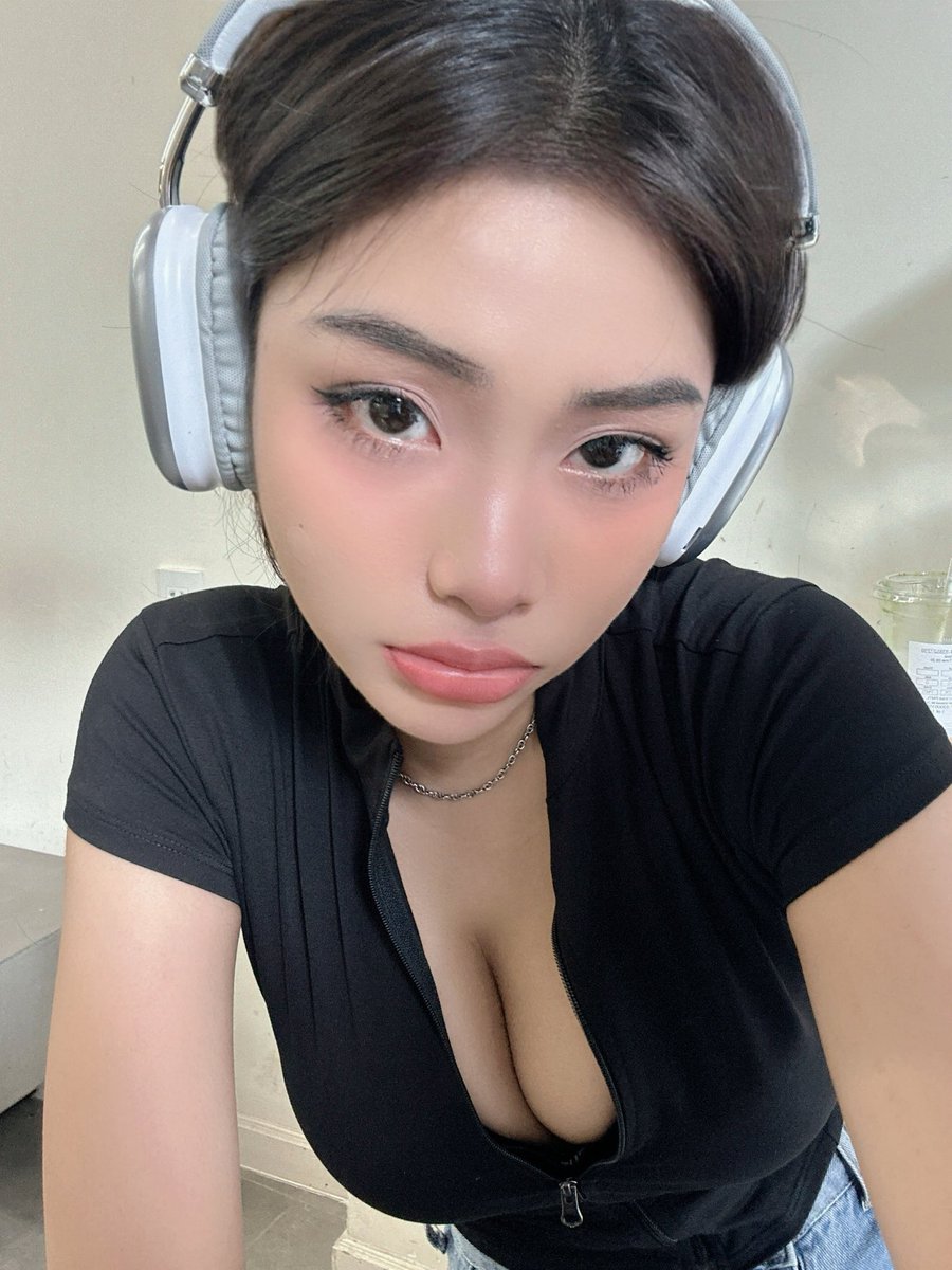 Đòi địt mà còn miễn phí, ở đâu ra vậy ? 
Suốt ngày quăng ảnh mấy con cu dạo, nhưng trong túi thì rỗng 😂. Nhìn giống mấy thằng dị tật á.
Trên đời chỉ có cứt chim, nước mưa là miễn phí nhé 
Lớn rồi nói ít hiểu nhiều, biết điều thì sướng cặc...
Vậy thôi