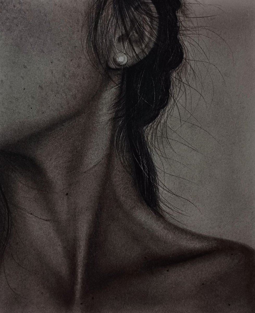 I have just collected ""Whisper" by <a href="/Sahar08446234/">Sahar.NFT</a> on <a href="/objktcom/">objkt.com</a> 

"In the heart of the night, somewhere between light and shadow, a girl stands in silence. Only parts of her face are captured in the painting; her neck and shoulders remain hidden. Perhaps, far away from eyes and