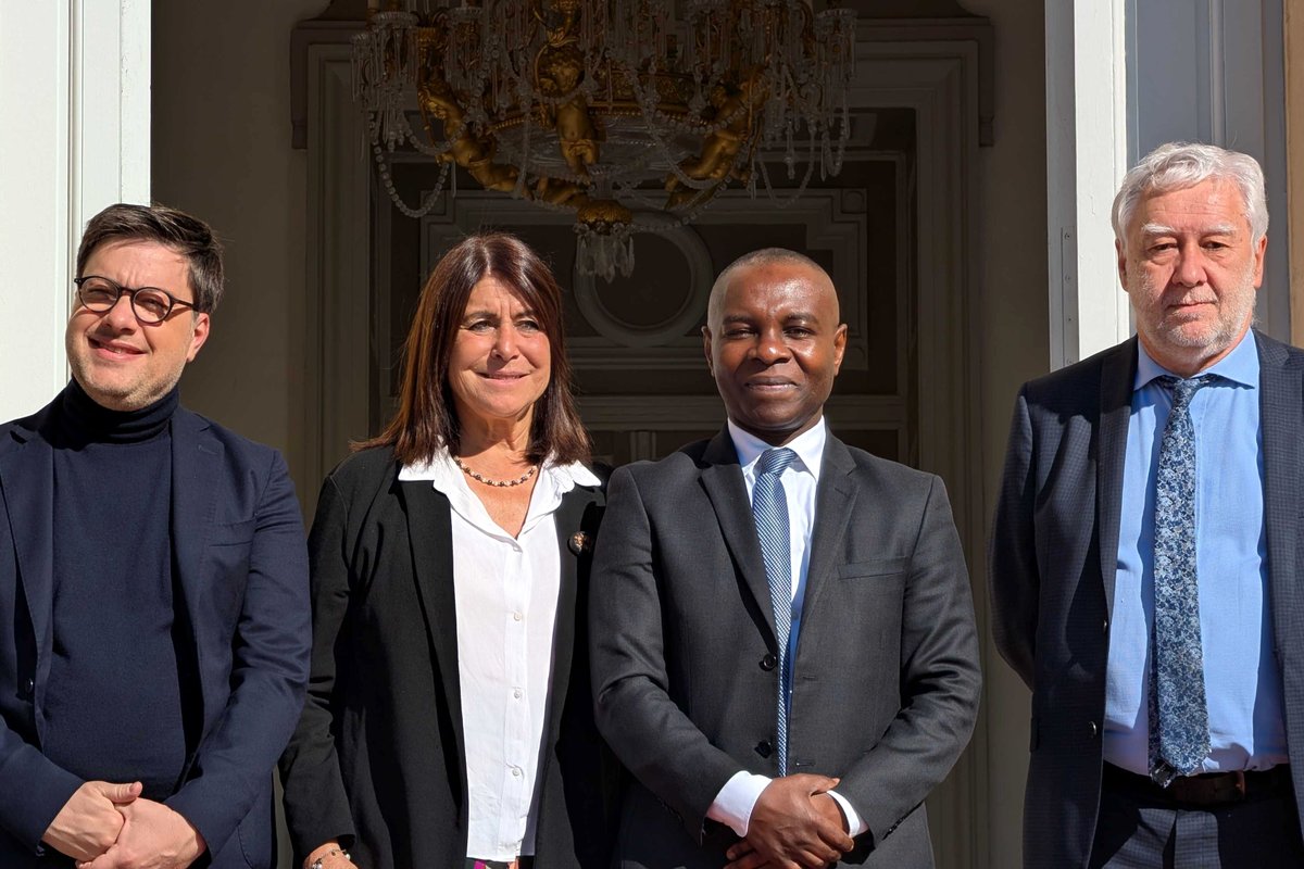 🔴 Benoît Payan accueille Thani Mohamed-Soilihi, ministre délégué aux partenariats internationaux pour lancer le sommet #ClimateChance au palais du Pharo.

L’Afrique et l’Europe se réunissent durant deux jours à Marseille autour de l’adaptation au changement climatique pour