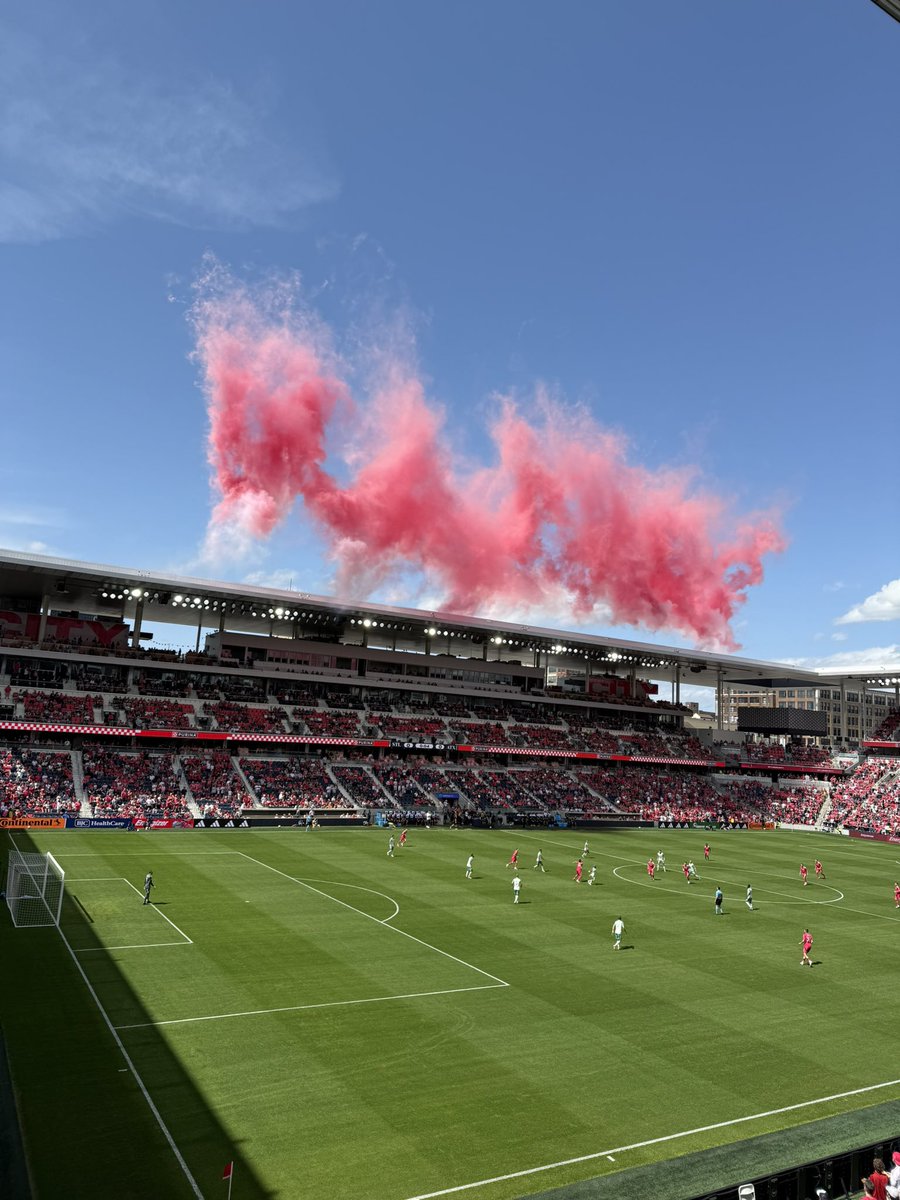 DailyAFC's tweet image. Had an absolute blast visiting @stlCITYsc and catching up with @LeGrove yesterday. A fantastic stadium and atmosphere, will definitely be back 🤝