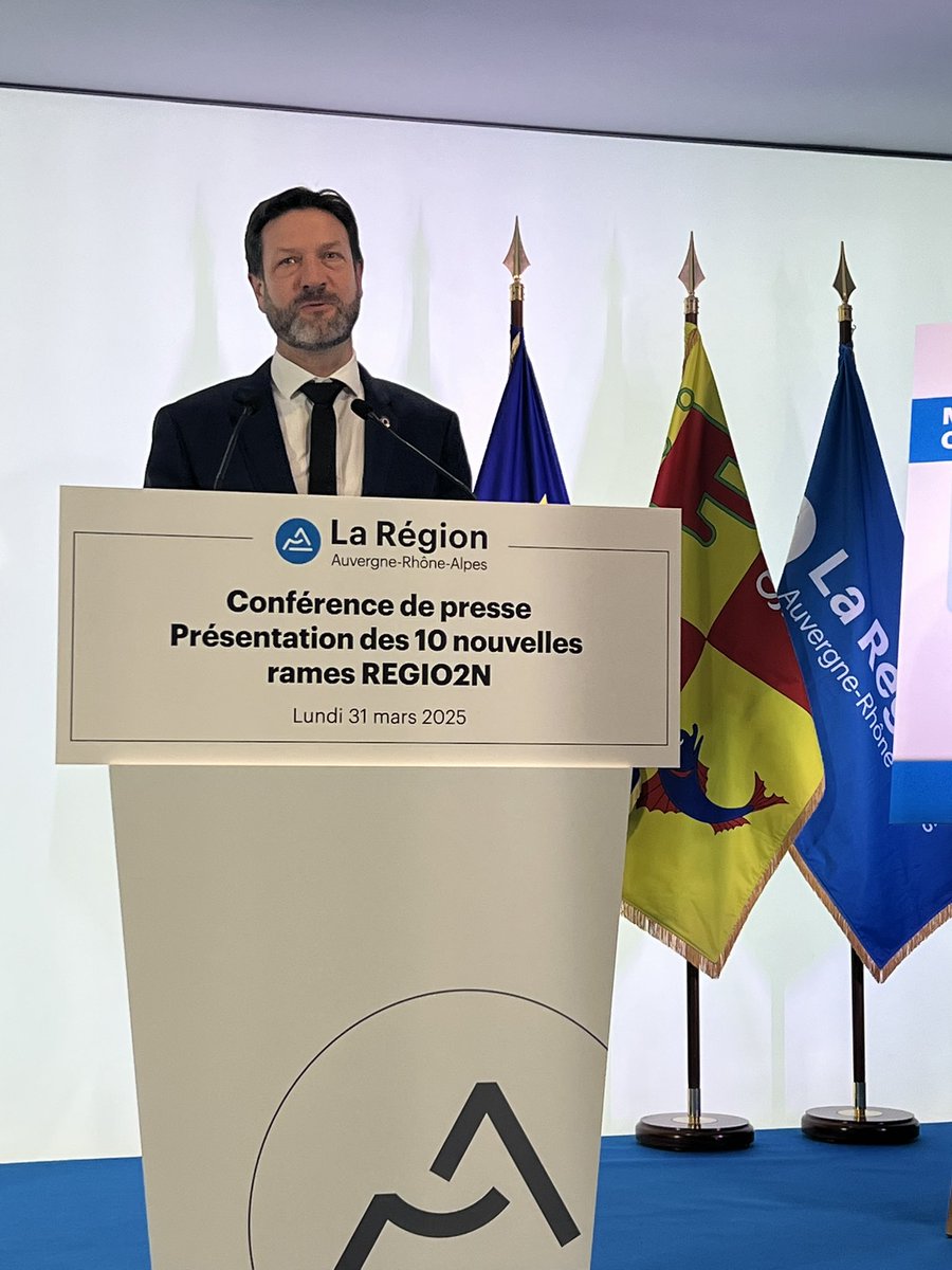 ChGeourjon's tweet image. Présentation par @Pannekouckefabr  président de la Region @auvergnerhalpes et @Aguilera_Fred  vice-président délégué aux mobilités des 10 nouvelles rames #Regio2N que la Région Auvergne-Rhône-Alpes  vient de commander (budget de 125 M€).
Livraison été 2027, d’une longueur de 83…