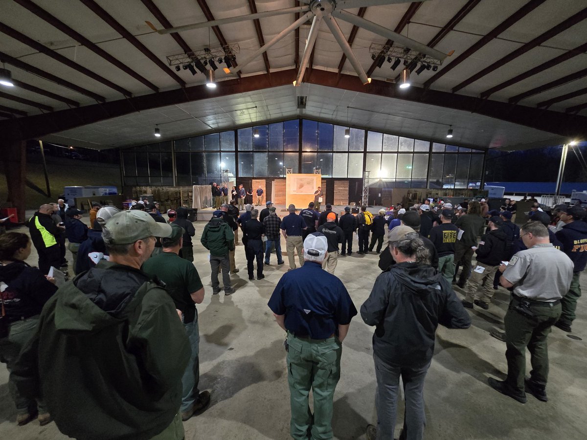 SCSG1670's tweet image. Table Rock Wildfire Operations, Day 3. 0700 and our troops are in the field as the Incident Staff prepares for another day fighting what is currently the #1 priority Wildfire in the United States. #wildfire #tablerockcomplexfire #SCMedia #tablerockcomplex #scwildfire #scang #SCSG