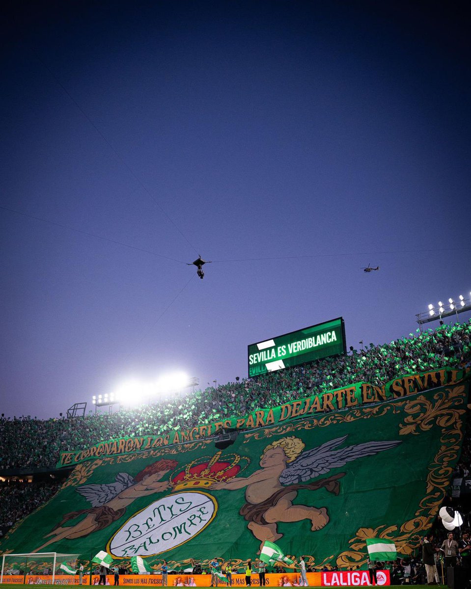 GolSur1907's tweet photo. Desde Gol Sur 1907 damos las gracias a los béticos del primer y segundo anfiteatro por su colaboración, tanto en el despliegue de la lona como en el de la frase. Vuestra ayuda ha sido esencial para que todo saliera correctamente. https://t.co/855WZwAHva