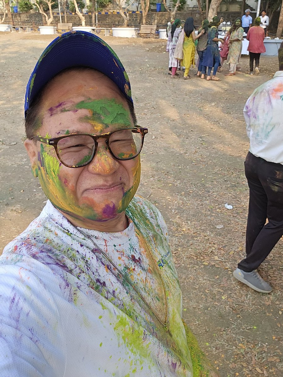 ProfSmak's tweet image. In my 7th month in India I've definitely noted a culture of festivals and this was a big one that we celebrated at @universalaiuniv - Bura Na Mano, Holi Hai - Happy Holi 🎨

#HoliHai
#LifeJourney
#ATexanInIndia