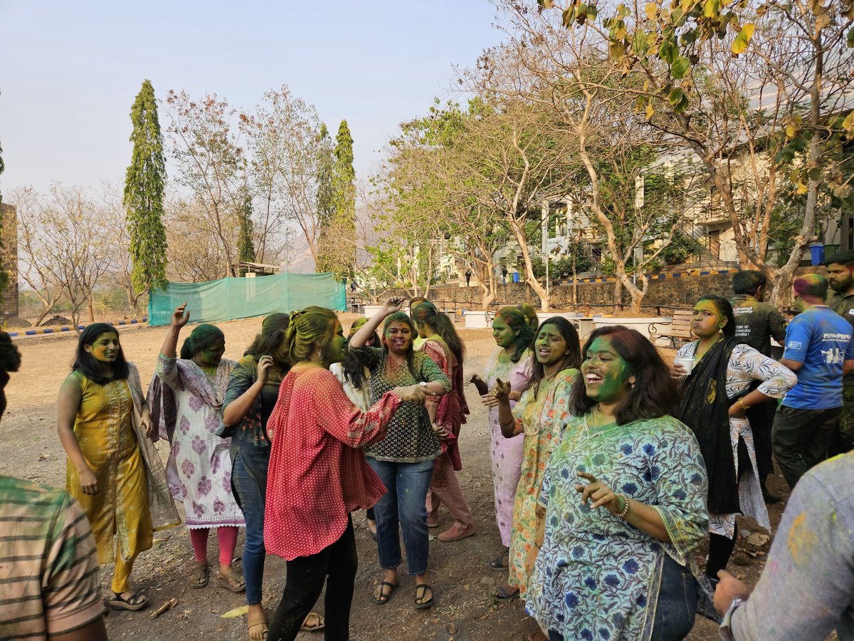 ProfSmak's tweet image. In my 7th month in India I've definitely noted a culture of festivals and this was a big one that we celebrated at @universalaiuniv - Bura Na Mano, Holi Hai - Happy Holi 🎨

#HoliHai
#LifeJourney
#ATexanInIndia