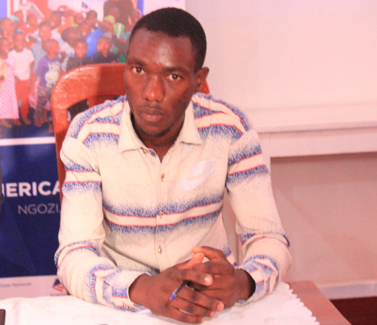 Musitanteri wa komine #Busoni,  ahamagarira abanyeshure bavuka muri iyo komine kwiga amashure bafise imbonokazoza yaho bipfuza gushika naho bipfuza gushikana u #Burundi. Yabasavye gushinga ishirahamwe ribahuza nk'abavuka komine mu ntumbero yo gukomeza no gutsimbataza ubumwe.