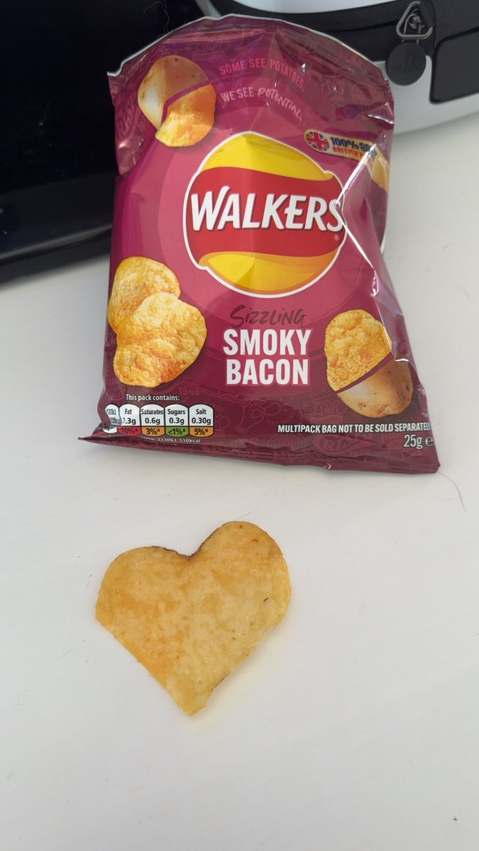 AliMarzOx's tweet photo. Found the most perfect love heart in my Smoky bacon #LoveFromWalkers https://t.co/EQ4Tqk5Lus