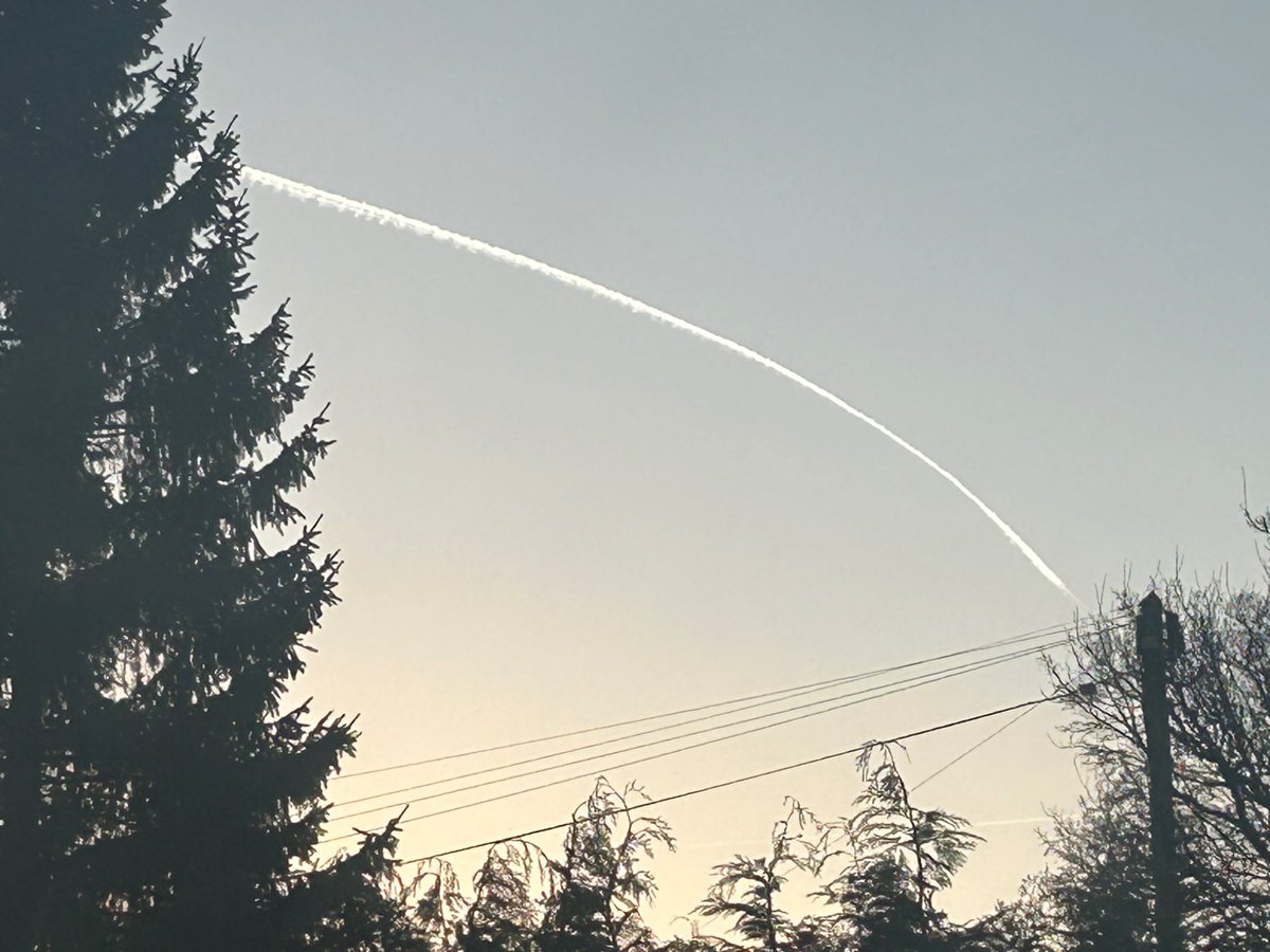 scam_demic's tweet photo. Thought Iโd share some ridiculously blatant chem trailing Iโve personally witnessed over the last 24 hours.
#GeoengineeredSky
#GeoEngineering
#chemtrails
#skybastards
#weathermodification
#climstescam https://t.co/NqoFmQnTIj