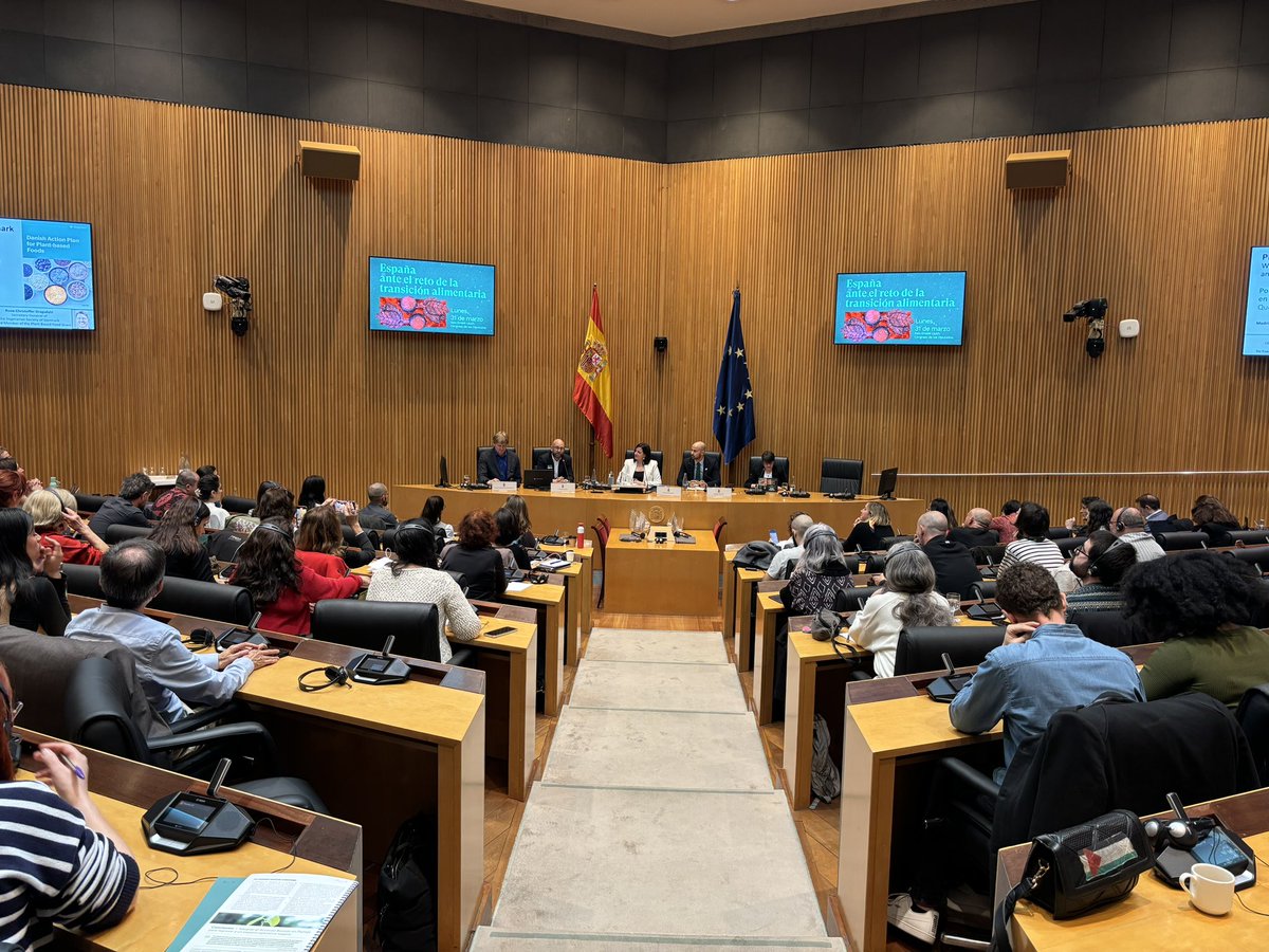 ¡Seguimos con las ponencias de la tarde en <a href="/Congreso_Es/">Congreso</a>! Rune-Christoffer Dragsdahl Director de <a href="/vegetariskDVF/">Vegetarisk Forening</a> habla sobre el Plan de Acción de proteínas Alternativas en Dinamarca y como la comunicación e involucramiento de todas las partes interesadas fue clave para conseguirlo
