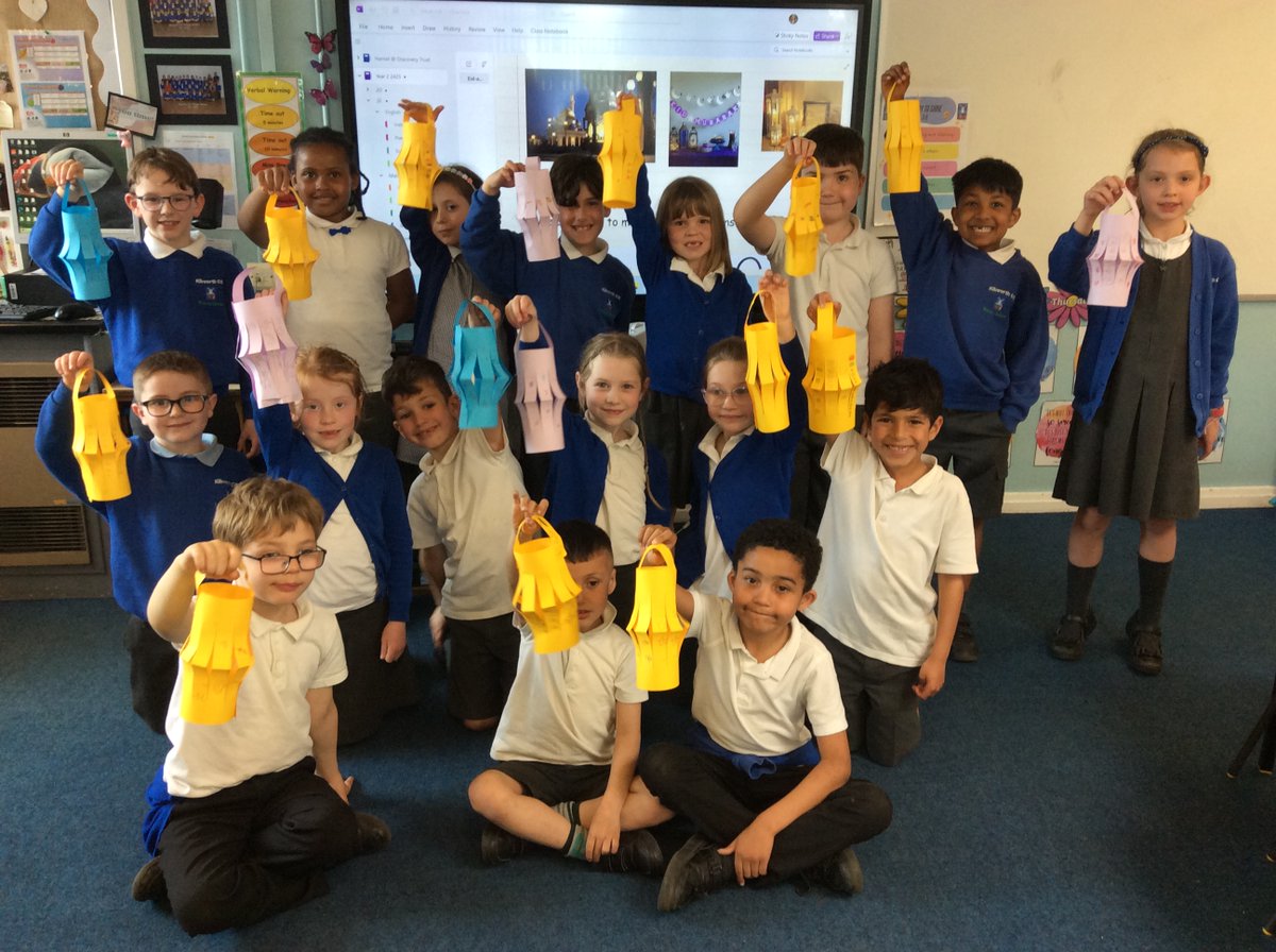 This afternoon we have been learning about Ramadan and Eid-ul-Fitr in Year 2! We have made lanterns to symbolise hope, unity and community! Eid Mubarak from 2E! 🎉