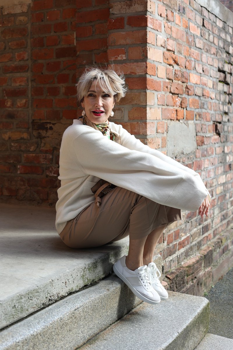 GlamorFlow's tweet image. Chicken soup, ginger tea… and the comfiest sneakers. Legero’s Silence shoes are perfect for slow days. Use GlamorFlow2025918 for 15% off. legero.com
#HealthyLifestyle #ComfortFirst #CasualFashion #ChillDay #ShoeLove