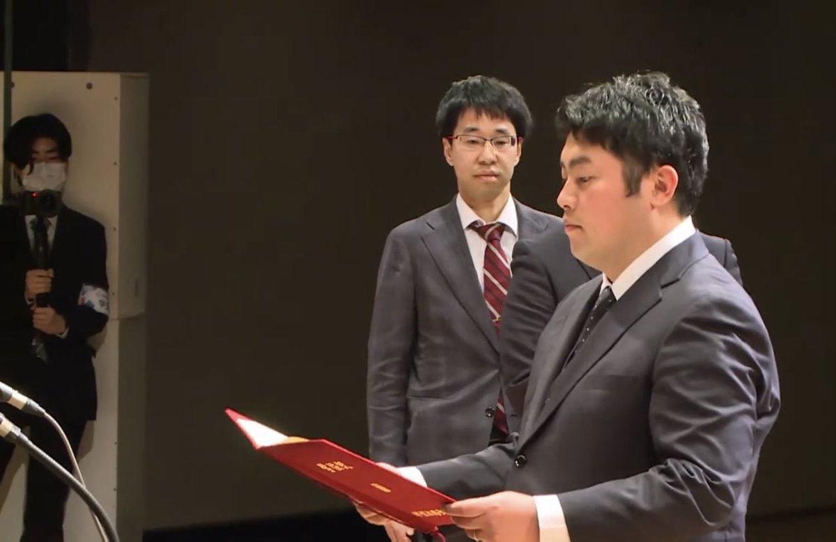 無事に博士号をいただき、学部から9年間所属した中京大学を卒業いたしました。
入学前の噂では、伏魔殿だと聞いていた博士課程ですが、最高のボスと仲間に恵まれて幸せな3年間でした。