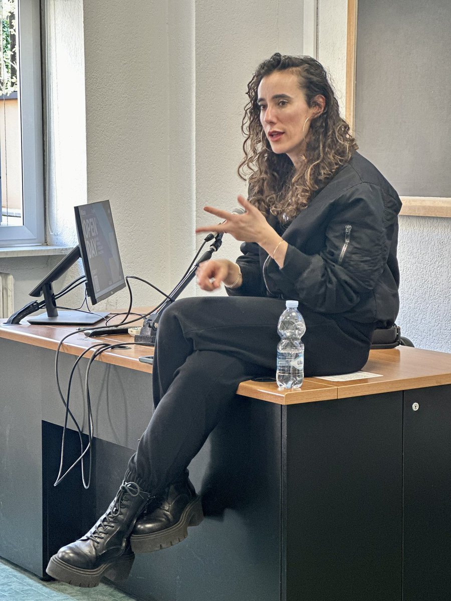 MasterMusica's tweet image. Ospite al #MasterMusica la nostra ex studentessa @PaolaCacciarell, oggi Senior Artist Relations Manager @AmazonMusic, ci ha raccontato il percorso che l’ha portata dal Master a ricoprire il suo ruolo attuale e ha risposto alle domande delle studentesse e degli studenti in corso