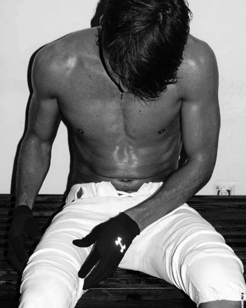 sportsgearfet's tweet photo. #baseballjock #baseballpants #lockerroom #shirtlessjock https://t.co/glrzHHx24b
