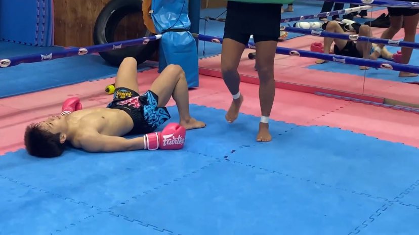 今日で追い込み終了🥷
あとはあとは計量クリアしてやるだけ👊
今日まで師範、晴翔さん、竜さん、
大輝さん、道場のみんな
ありがとうございました🙇‍♂️
しっかり倒して新人王になるので
応援よろしくお願いします🙇‍♂️
 #kickboxing