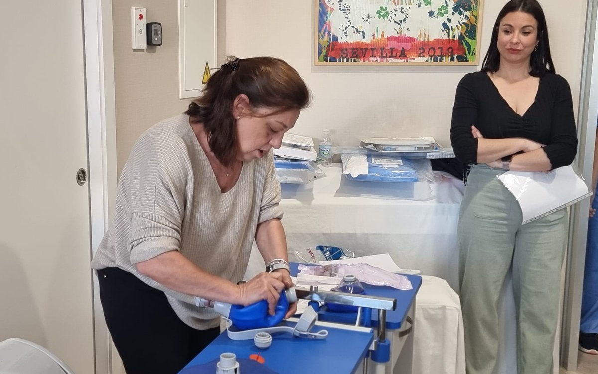 ucimacarena's tweet image. 📚Nuestras TCAEs han impartido la sesión presencial del curso "Actualización de competencias TCAEs en los pacientes críticos". Agradecemos a las docentes Desirée Garzón, María Flores, Eva López y Pilar Hurtado por compartir su experiencia y profesionalidad 💪 #Formación #UCI