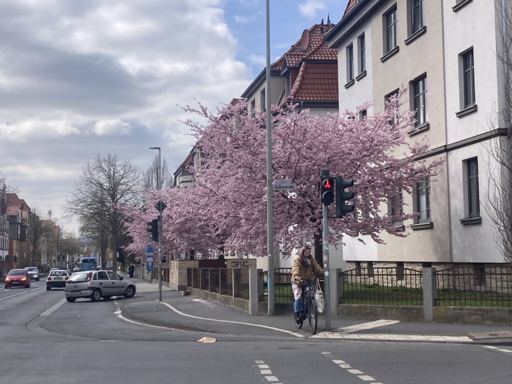 I'm finishing 6 months of visit at the University of Göttingen
and going back to Japan. I am grateful to everyone who got involved!

本日でゲッティンゲン大学の研究滞在を終えて、日本に帰ります。滞在を支えてくださった皆さんに心より感謝申し上げます。