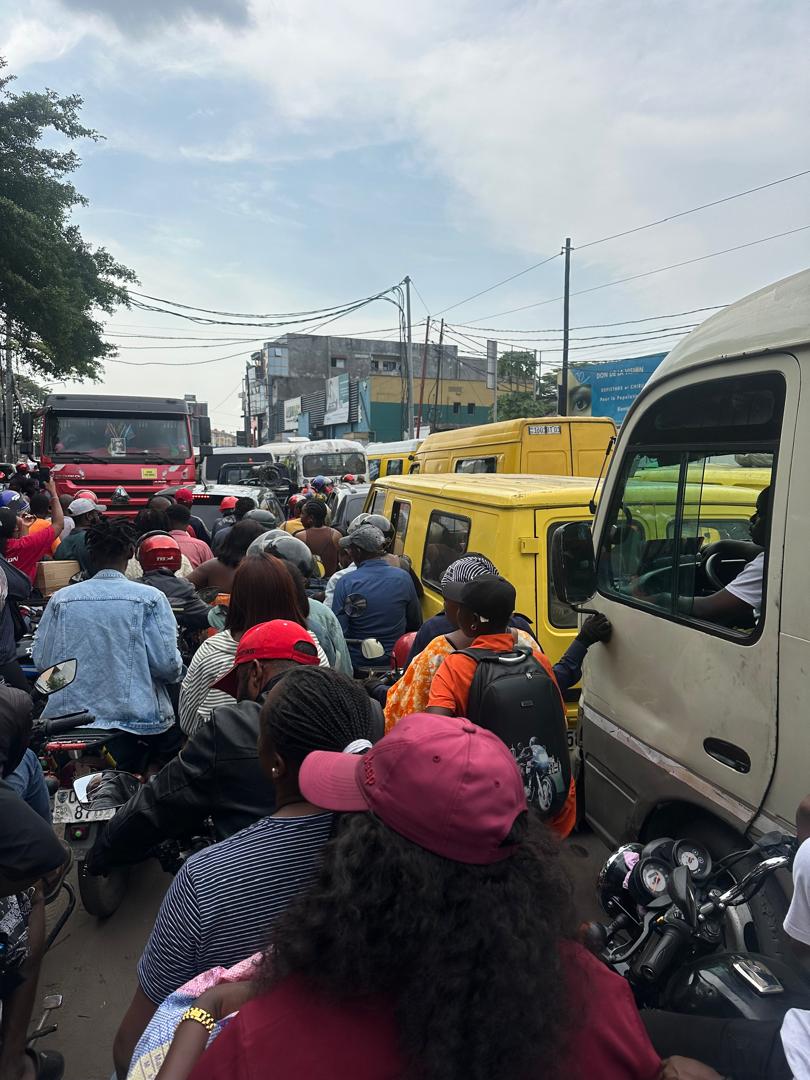 TimTshao2015's tweet image. #PAYS_INGOUVERNÉ
L&apos;augmentation du PIB et budget de la @Presidence_RDC @fatshi13_ @PrimatureRDC @SuminwaJudith se traduirait mieux dans la construction des infrastructures routières en pleine Capitale d&apos;abord,de la @comgenpnc et @FARDC_Info af1 d&apos;envoyer une bonne image du pays.