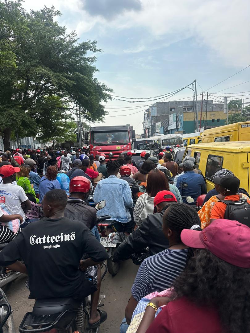 TimTshao2015's tweet image. #PAYS_INGOUVERNÉ
L&apos;augmentation du PIB et budget de la @Presidence_RDC @fatshi13_ @PrimatureRDC @SuminwaJudith se traduirait mieux dans la construction des infrastructures routières en pleine Capitale d&apos;abord,de la @comgenpnc et @FARDC_Info af1 d&apos;envoyer une bonne image du pays.