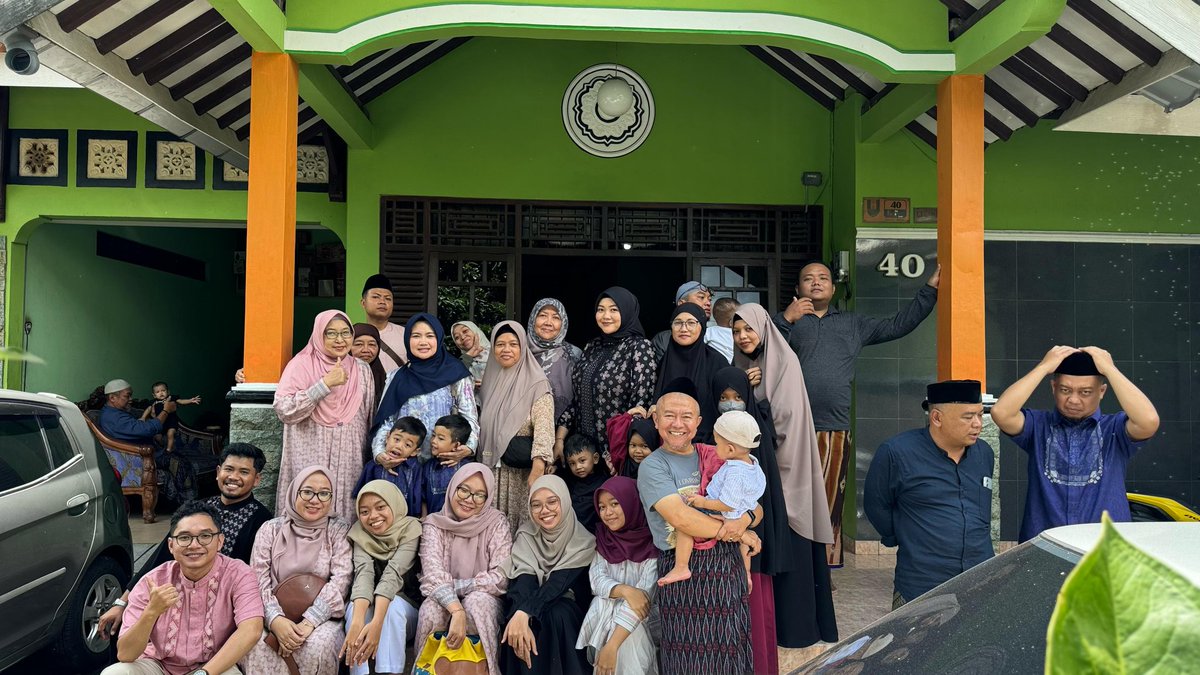 Pusponegoroseto's tweet photo. Minal aidzin wal faidzin https://t.co/8UNkwVcjFh