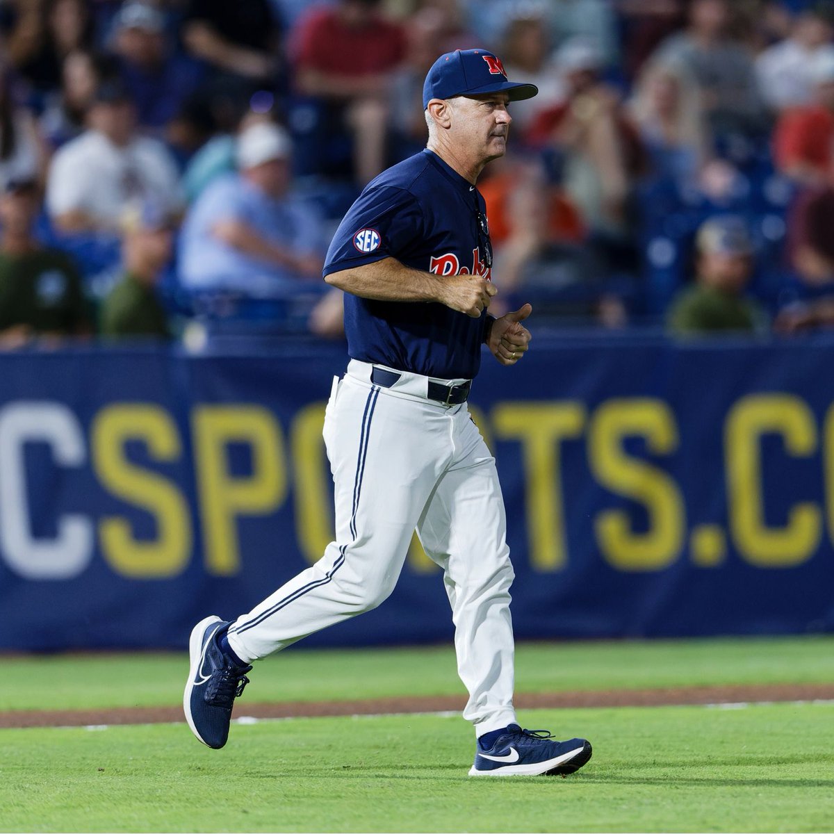 Welcome back to the top 10, <a href="/OleMissBSB/">Ole Miss Baseball</a> 😎

The Rebels jumped five spots in this week's Top 25 after taking a weekend series over Florida. 

baseballamerica.com/stories/colleg…