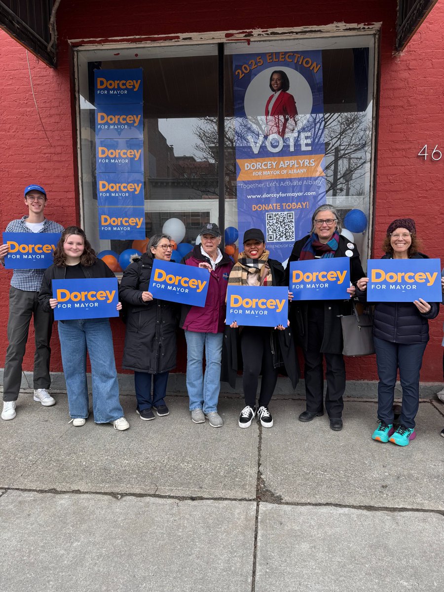 DorceyForAlbany's tweet photo. This weekend, Team Dorcey showed up, rain, cold, and all, to get the final signatures in! Today’s the first day of petition submissions, and we’re moving forward with purpose. Big thanks to every volunteer! Albany deserves leadership that shows up. #TeamDorcey #NewPathForward https://t.co/TUNfphXLYO