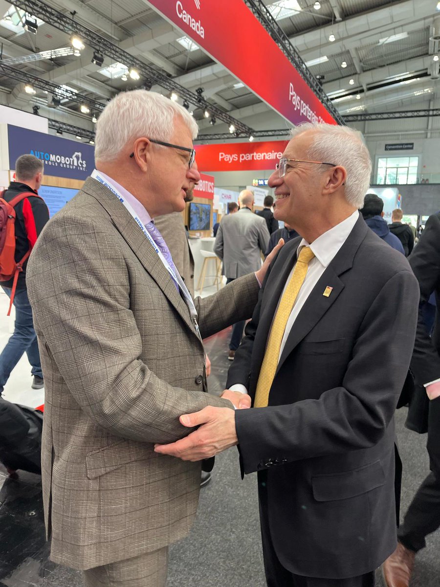 RH_EcDev's tweet image. It was great to see Minister @VictorFedeli again today on the floor at @hannover_messe. Thank you for the great discussions on investment opportunities for Richmond Hill. We look forward to continuing to work with you and your office.
#RHInnovation #ThinkingForward #HM25 #YRtech