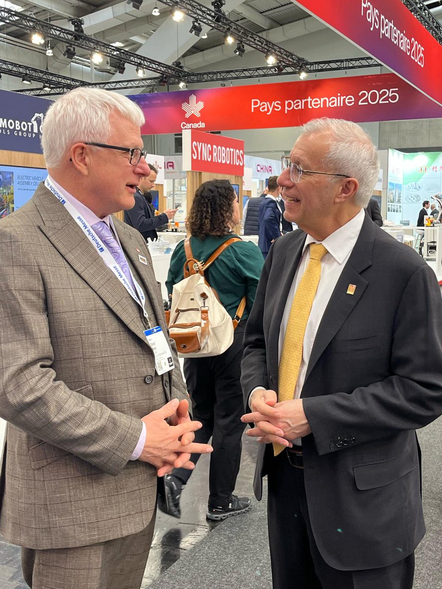 RH_EcDev's tweet image. It was great to see Minister @VictorFedeli again today on the floor at @hannover_messe. Thank you for the great discussions on investment opportunities for Richmond Hill. We look forward to continuing to work with you and your office.
#RHInnovation #ThinkingForward #HM25 #YRtech