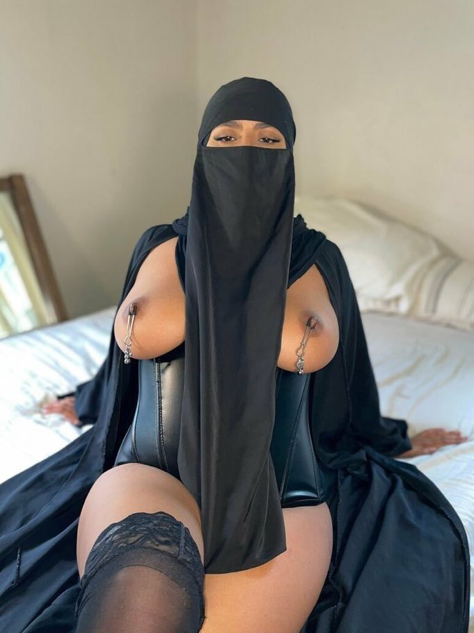 الله اكبر الله اكبر لا اله الا الله 
الله اكبر الله اكبر ولله الحمد 
كل عام وانتم بخير وصحه وسلامه بمناسبه عيد الفطر المبارك وتعاد عليكم بالخير والبركات 🌒♥️