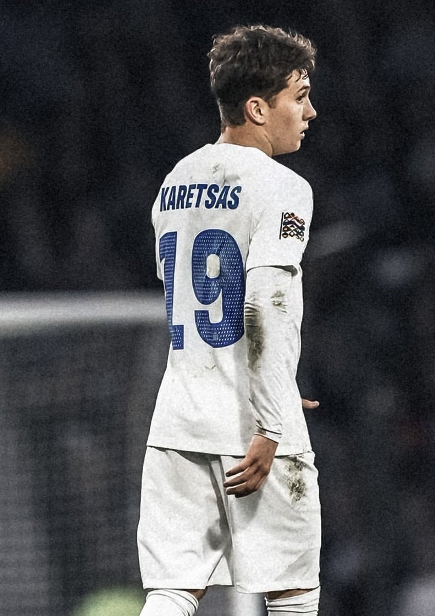 Yunan futbolu son dönemde ilgi çekici genç oyuncular yetiştiriyor. Bu isimlerden en önemlisi Konstantinos Karetsas.

2007 doğumlu hücumcu Genk formasıyla son dönemde iyice performansını arttırdı.

Doğuştan gelen muazzam yetenek , harika sol ayak ve hareketli oyun.

Topçu