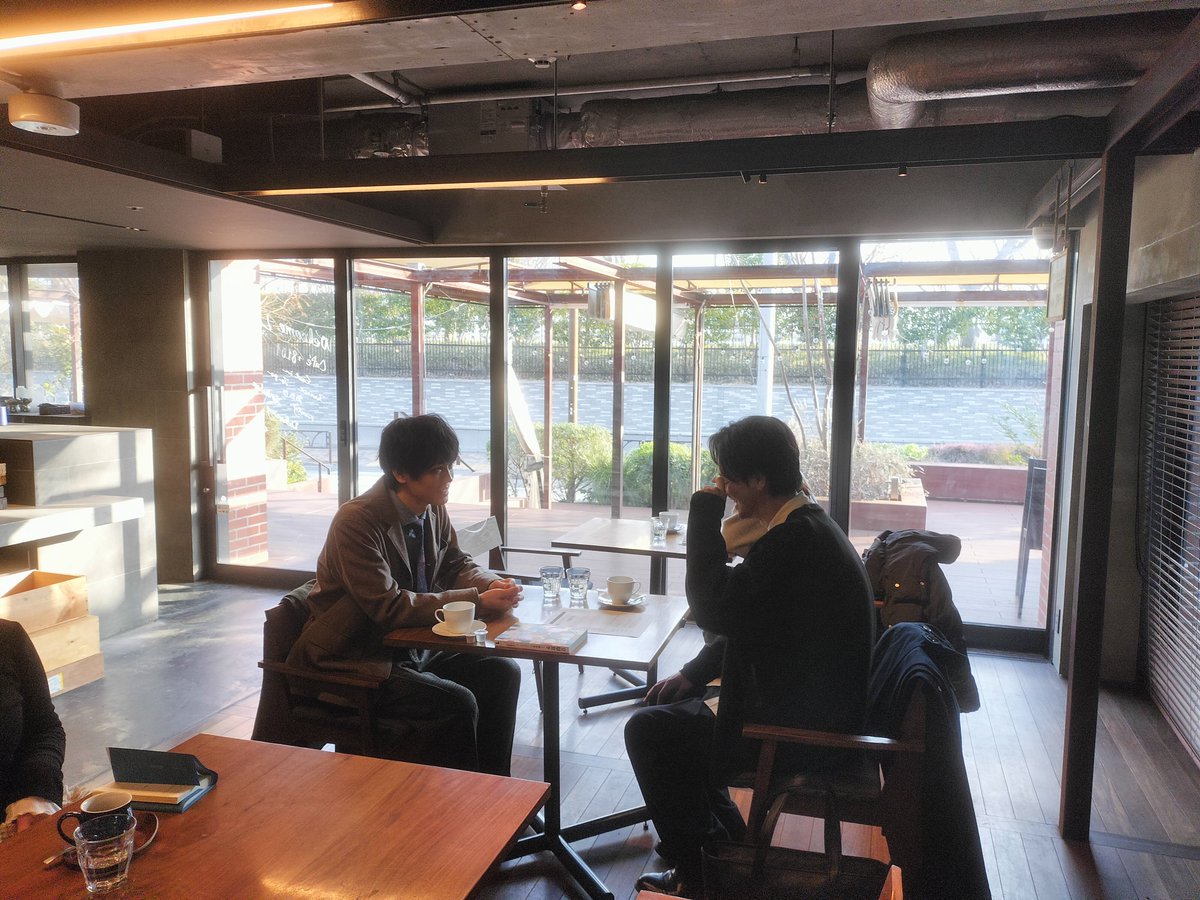 junkissa_t's tweet image. ☕4月末までTVerで全話配信中!☕
【撮影中の一枚!】
典夫と真山が
小説の打ち合わせをするシーン!
👇配信はこちら👇
tver.jp/series/sryodoz…
#純喫茶つながり #竹財輝之助
#猪塚健太 #純喫茶つながり閉店します