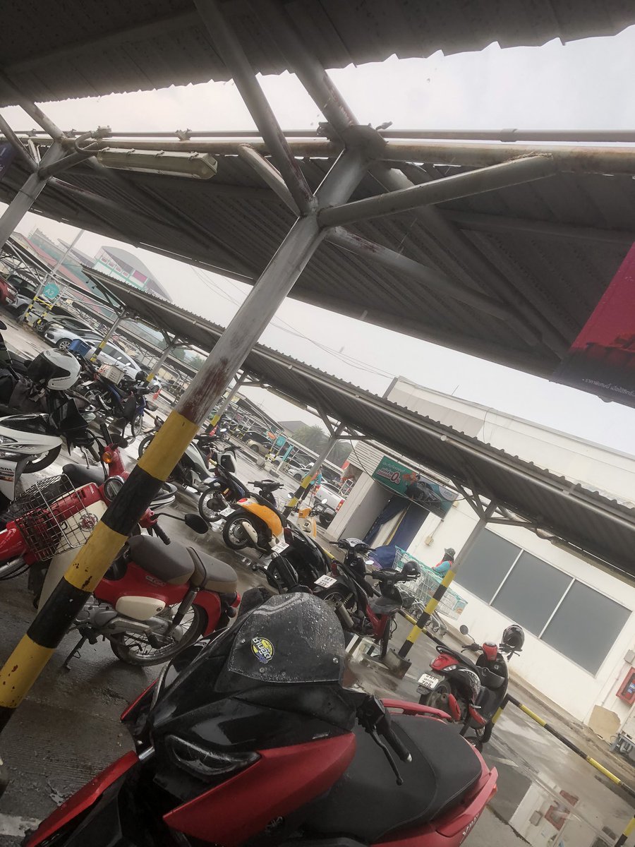 SS PPUUTT tweet media