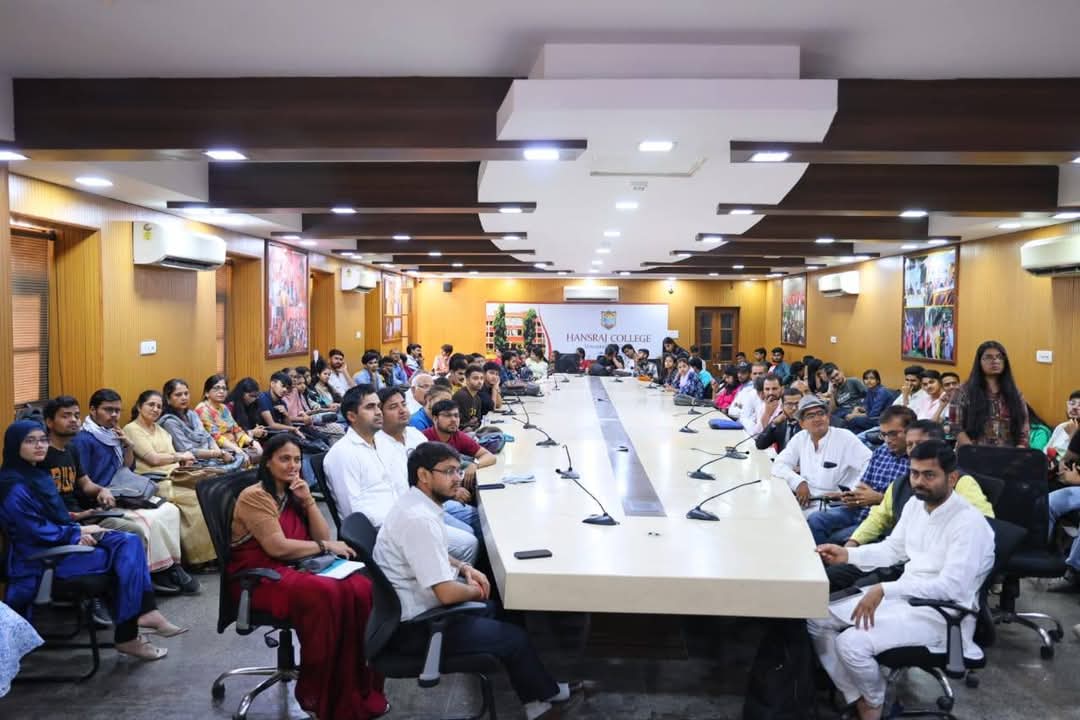 sanatan_p_manch's tweet photo. दिल्ली विश्वविद्यालय के हंसराज कॉलेज में ‘ब्रह्माण्ड की उत्पत्ति’ विषय पर भौतिक विज्ञान, संस्कृत एवं दर्शन विभागों द्वारा आयोजित राष्ट्रीय सेमिनार को संबोधित करते हुए #वैदिक_वैज्ञानिक_आचार्य_अग्निव्रत_नैष्ठिक :...✍️🪴💝
#vaidic #vaidicscience #universe #science @vaidicphysics https://t.co/YF8zJwUmei