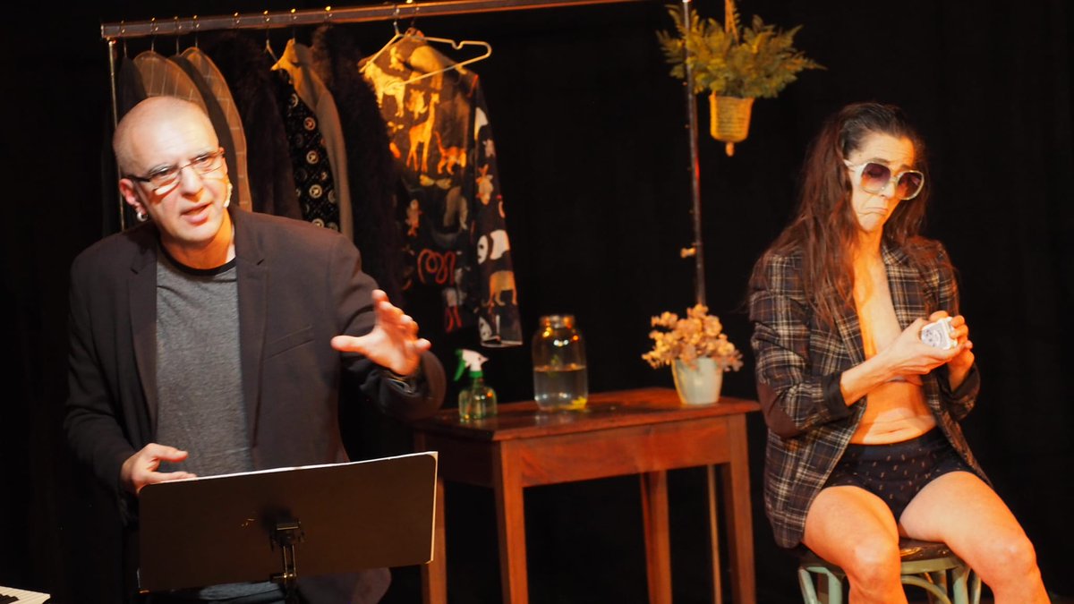 #Aztia Pozik izan ginen aurreko ostiralean Gasteizen. Jende zoragarria, <a href="/baratzaaretoa/">Sala Baratza Aretoa</a> aretokoa. 
Igande honetan, apirilak 6, Usurbilgo Sutegin arituko gara. 19:00etatik aurrera. Sarrerak online erosi daitezke ondoko estekan: usurbilkultura.eus/eu/ikuskizunak…