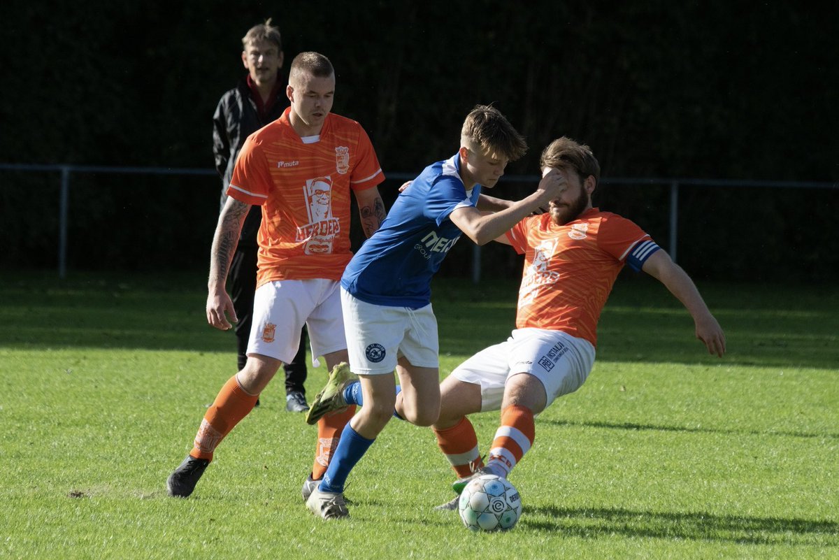 🗓 𝗛𝗘𝗧 𝗪𝗘𝗘𝗞𝗣𝗥𝗢𝗚𝗥𝗔𝗠𝗠𝗔

Zaterdag weer een compleet programma met zeven thuiswedstrijden (en rentree SCB JO7-2). BMJ VR2 komt daarnaast weer in Minnertsga in actie en twaalf teams spelen een uitoptreden.

🔗 Klik hier: bit.ly/weekprogrammas…

#FORZASCB #SCBerlikum