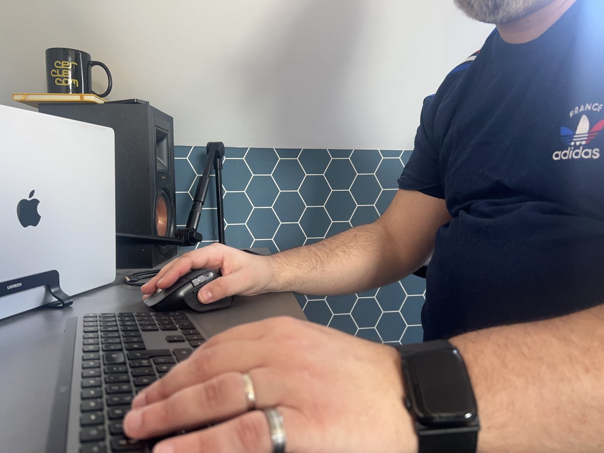 OrigamicStudio's tweet image. 🧠 80% de mon taf ? Fouiller SEMrush et 1.fr à la recherche des bons mots-clés.
Pas très sexy, mais crucial.
Un site sans SEO, c’est une boutique sans vitrine.
Je rends vos sites trouvables.
Moins de blabla, plus de trafic qualifié.
Invisible ≠ Inoubliable.