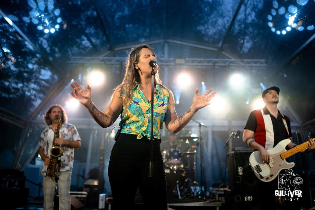 💥Esta semana jugamos en casa!! Nos dejamos ver muy poco por Gijón, así que qué mejor ocasión que esta para presentar nuestro nuevo disco, nada menos que en el @gijonsoundfest !!

👉🏽Sábado, 5 de abril, a las 14:15h en la Plaza Mayor. Entrada gratuita!